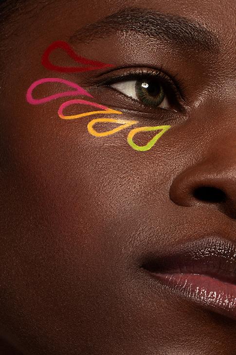 Josephine Winter - Beauty Campaign RED - artistspool.com