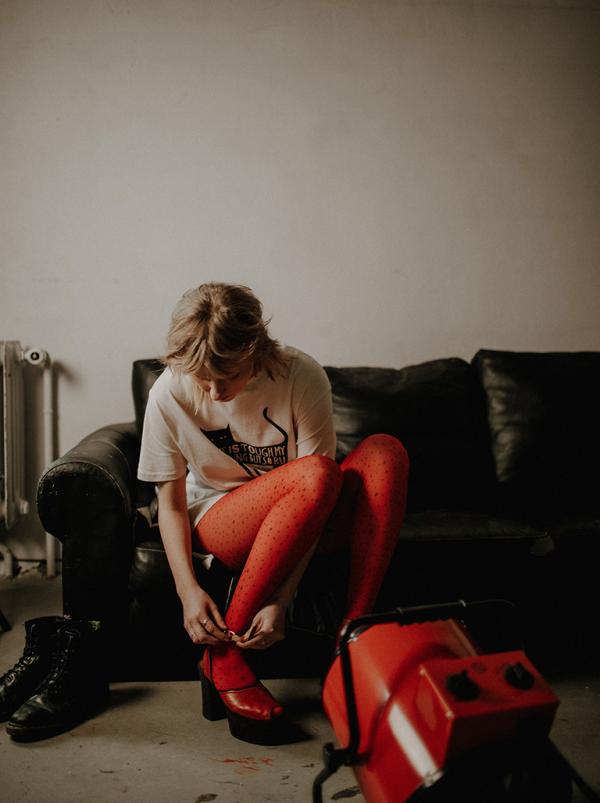 Bee Birgit Steger - The Colorful Crew Lookbook Indoor - artistspool.com