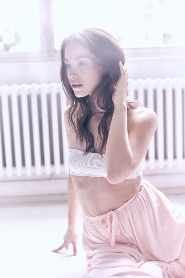 Ara Decker - Anne - artistspool.com