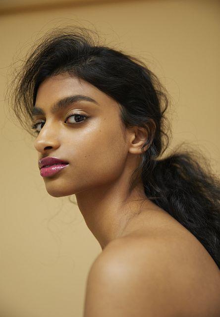 Josephine Winter - Priya - artistspool.com