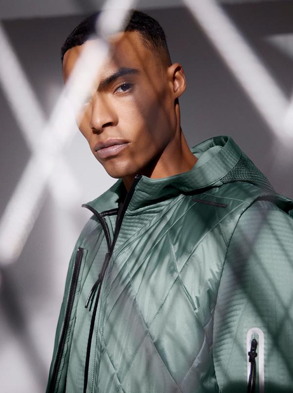 Bee Birgit Steger - Porsche Design Campaign - artistspool.com