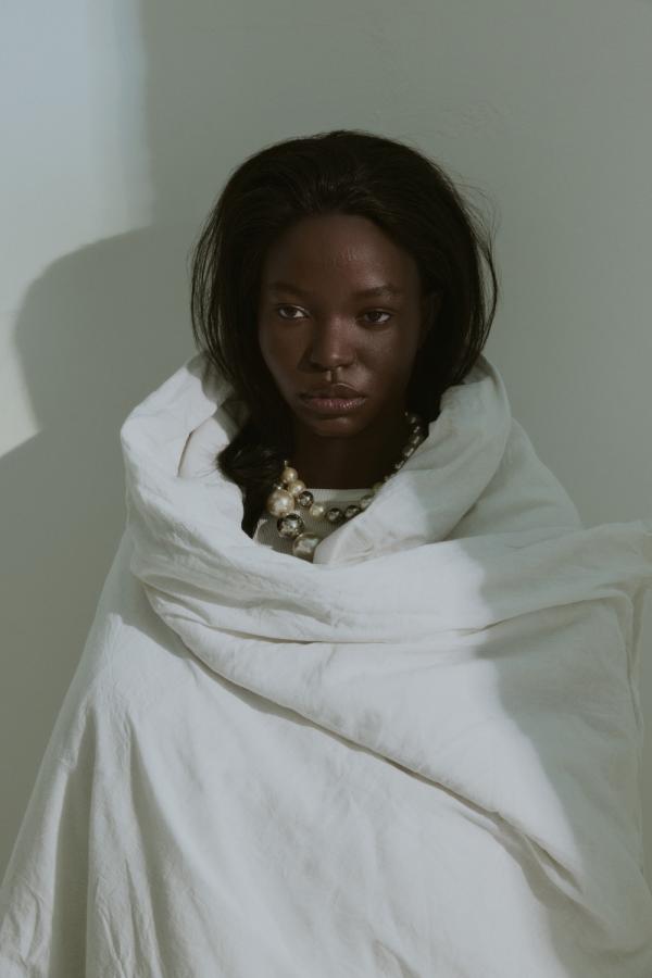 Josephine Winter - Sleeping Beauty for Flanelle Magazine 02 - artistspool.com