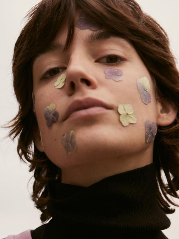 Bee Birgit Steger - The Colorful Crew Lookbook Outdoor - artistspool.com