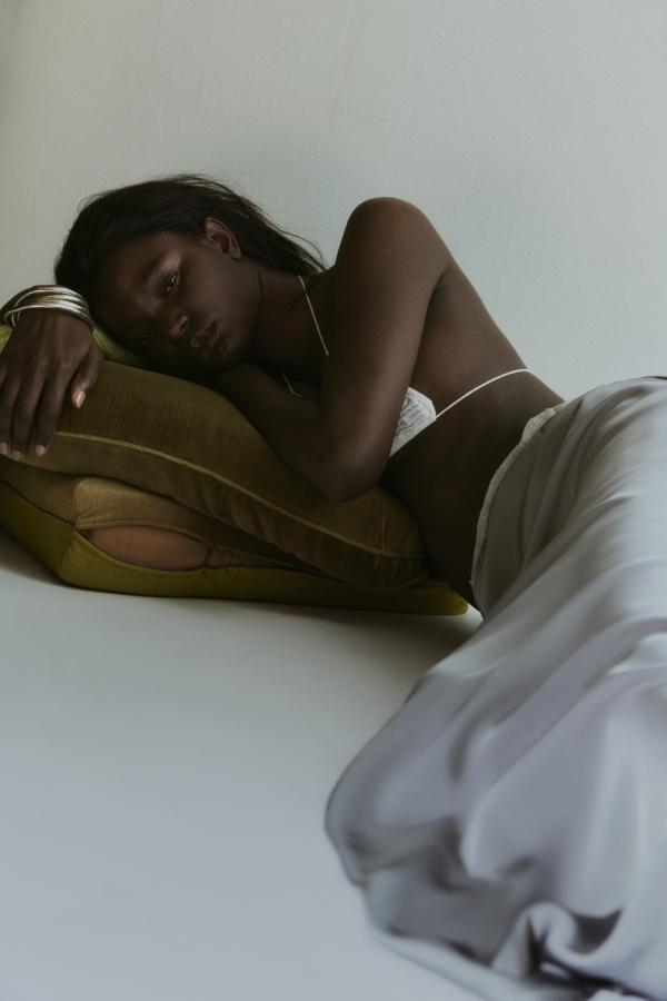 Josephine Winter - Sleeping Beauty for Flanelle Magazine 03 - artistspool.com