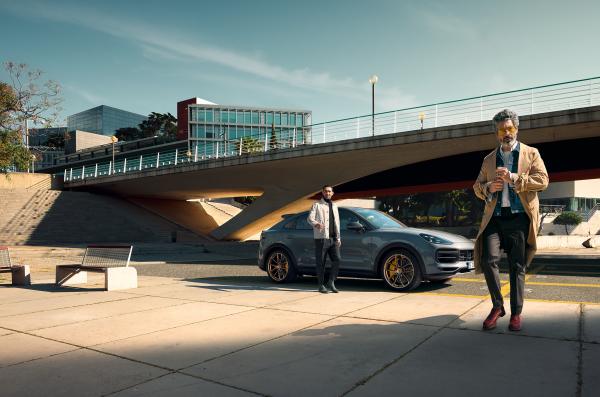 Jacqueline Ziesmer - Porsche Cayenne Turbo GT - artistspool.com