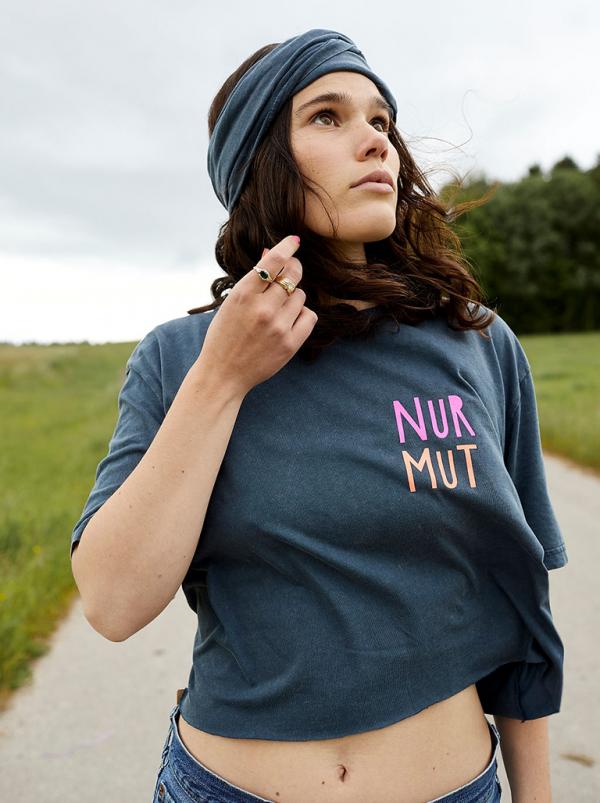 Bee Birgit Steger - NUR MUT Campaign - artistspool.com