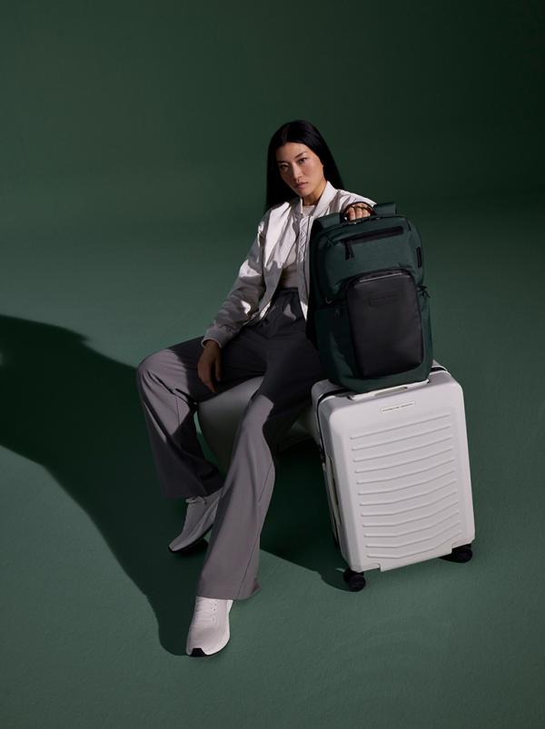 Bee Birgit Steger - Porsche Design Campaign - artistspool.com