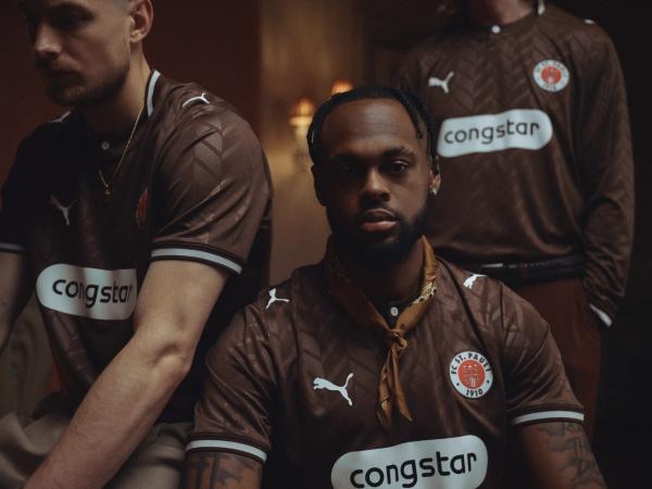 Rike Schlüter - St.Pauli Trikot 26/27 - artistspool.com