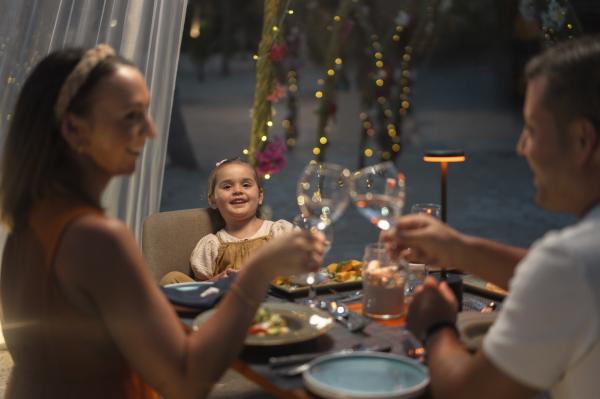 Susi Loos - The Mora - Zanzibar - artistspool.com