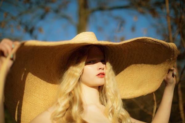 Claudia Fischer - Encore Magazine - artistspool.com
