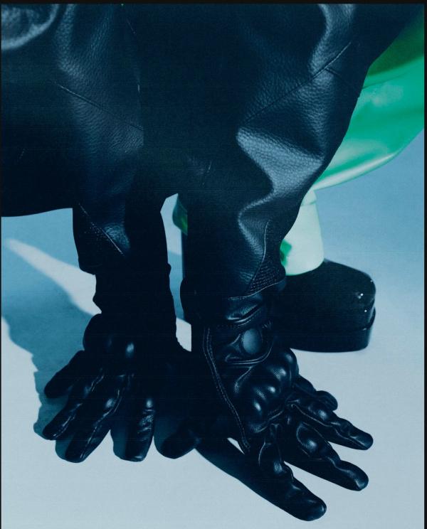 Adelaida Cue Baer - Dark Side - artistspool.com