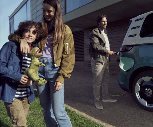 Adelaida Cue Baer - ID. Buzz - artistspool.com