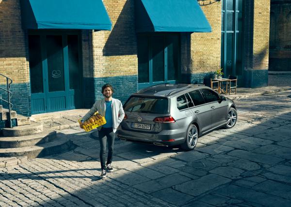 Jacqueline Ziesmer - Volkswagen - artistspool.com