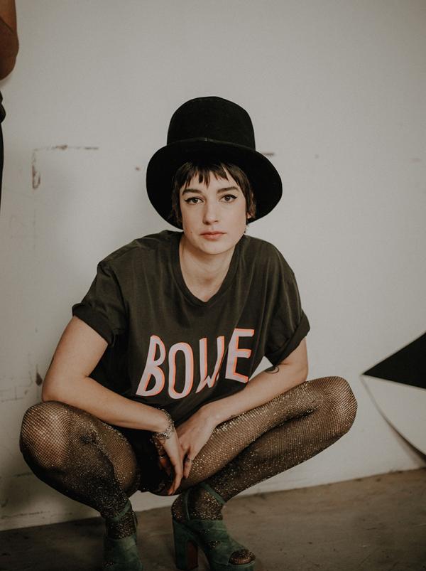 Bee Birgit Steger - The Colorful Crew Lookbook Indoor - artistspool.com
