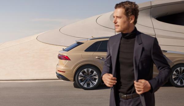 Jacqueline Ziesmer - Audi Q8 - artistspool.com