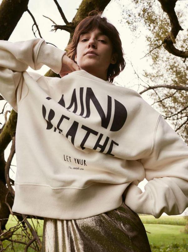 Bee Birgit Steger - The Colorful Crew Lookbook Outdoor - artistspool.com