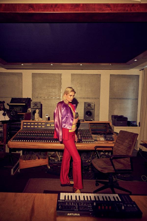 Rike Schlüter - Velvet Tracks - artistspool.com