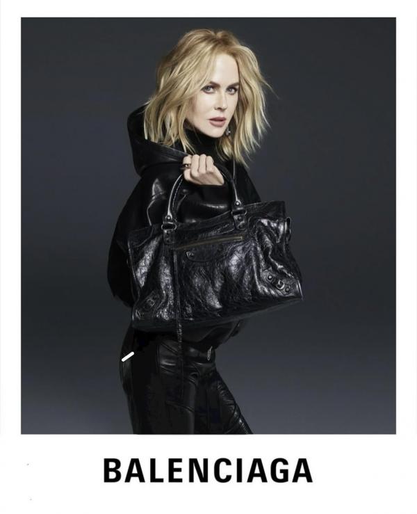 Anna Ploch - Balenciaga - artistspool.com