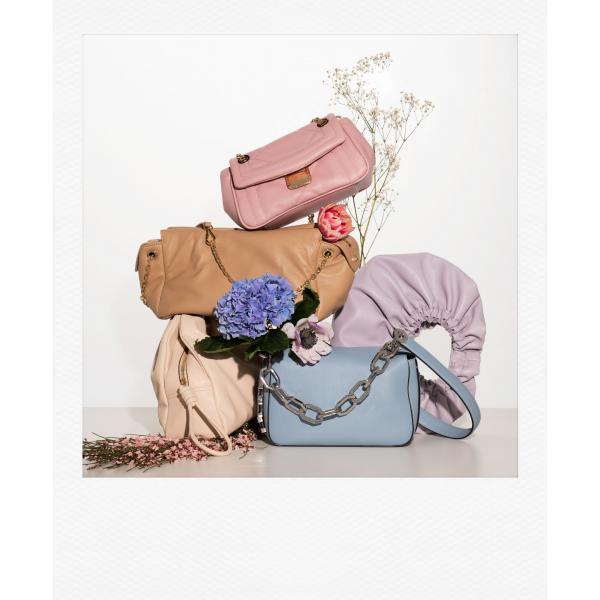 Jacqueline Abrahams -  - artistspool.com