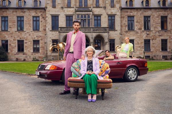 Julia Neubauer - Mercedes Benz Collection - artistspool.com