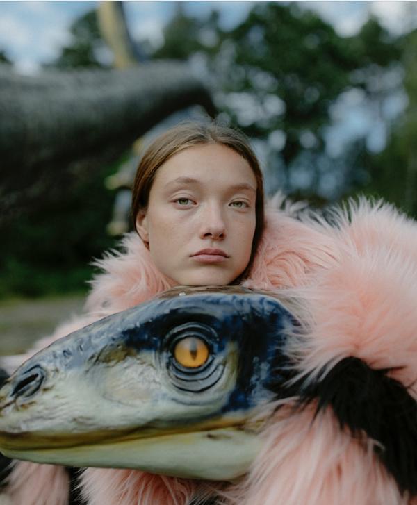 Adelaida Cue Baer - Dino Vogue CZ - artistspool.com