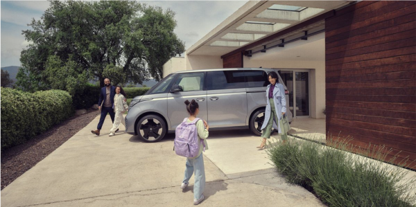 Adelaida Cue Baer - ID. Buzz - artistspool.com