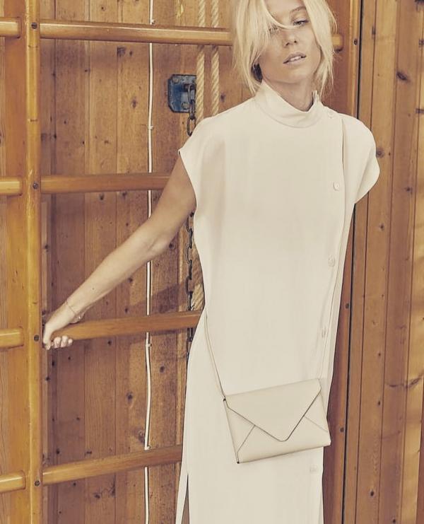 Anna Ploch (MUC) - Meggyk - artistspool.com