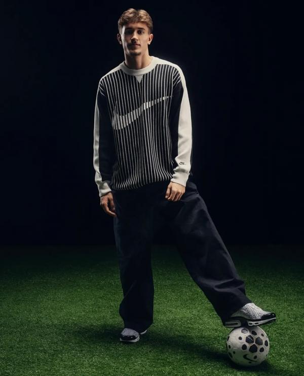 Anna Ploch (MUC) - Nike Tom Bischof - artistspool.com