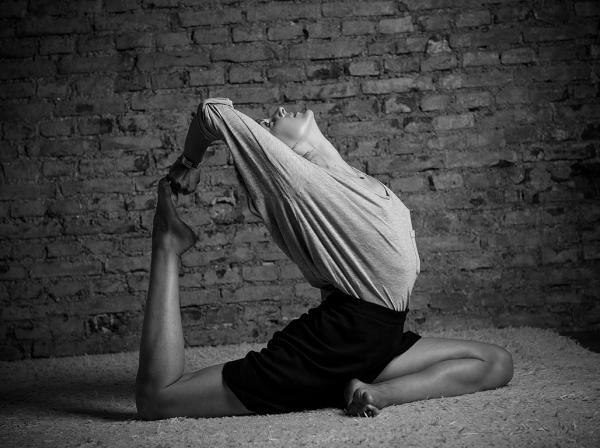 Bee Birgit Steger - Yoga Book - artistspool.com