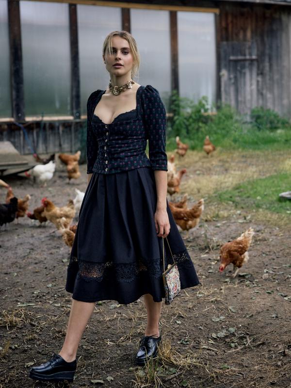 Sophia Langenecker (MUC) - Shedoes Tracht - artistspool.com
