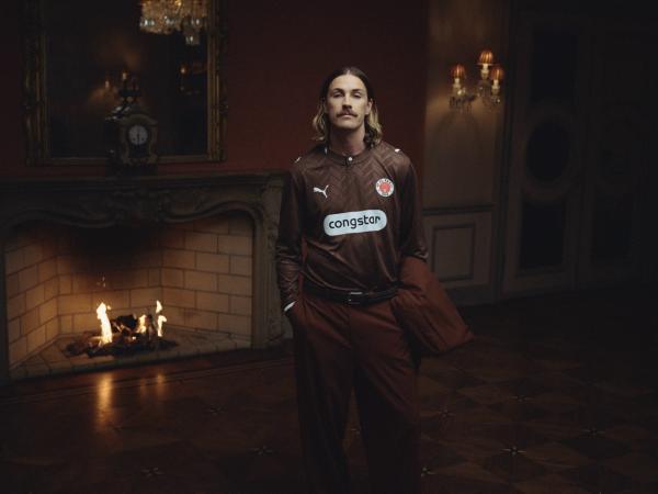 Rike Schlüter - St.Pauli Trikot 26/27 - artistspool.com