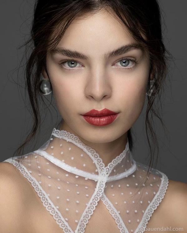 Susi Loos - collars - artistspool.com