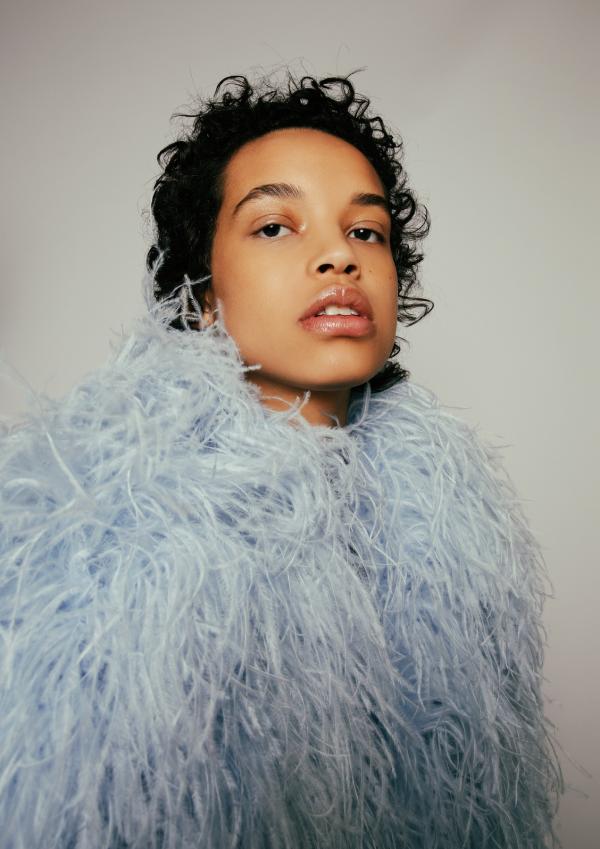 Claudia Fischer - LEVER Couture Lookbook - artistspool.com