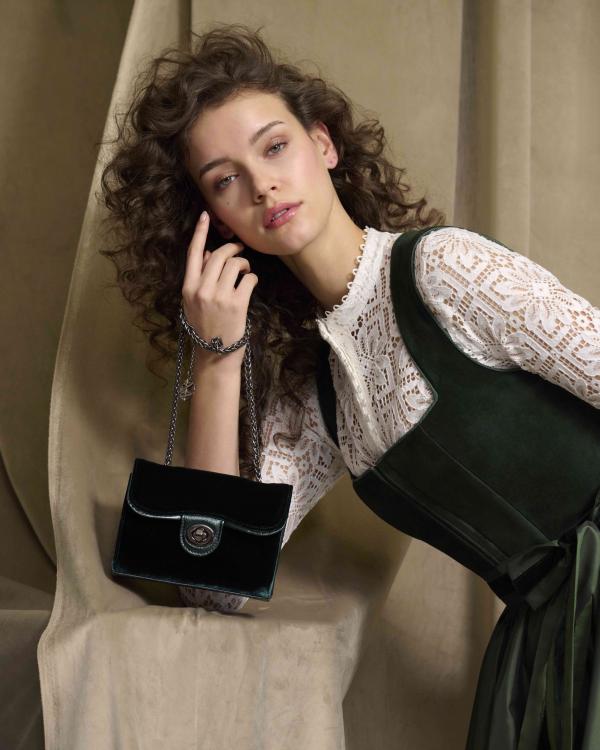 Jenny Retzlaff - Kinga Mathe Campaign - artistspool.com