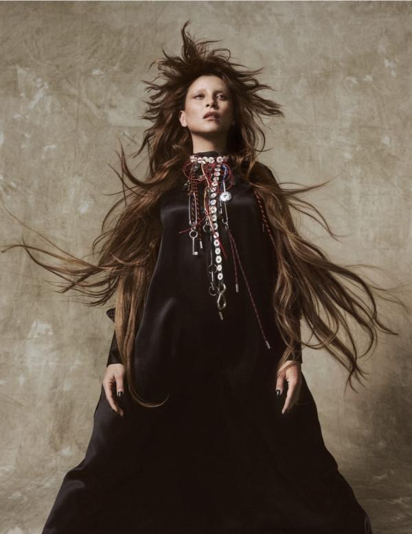 Adelaida Cue Baer - TUSH - artistspool.com