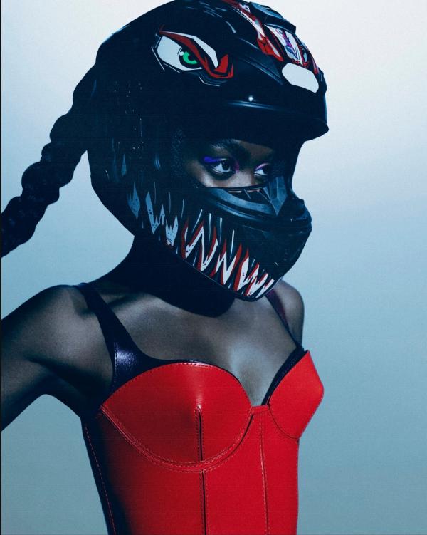 Adelaida Cue Baer - Dark Side - artistspool.com