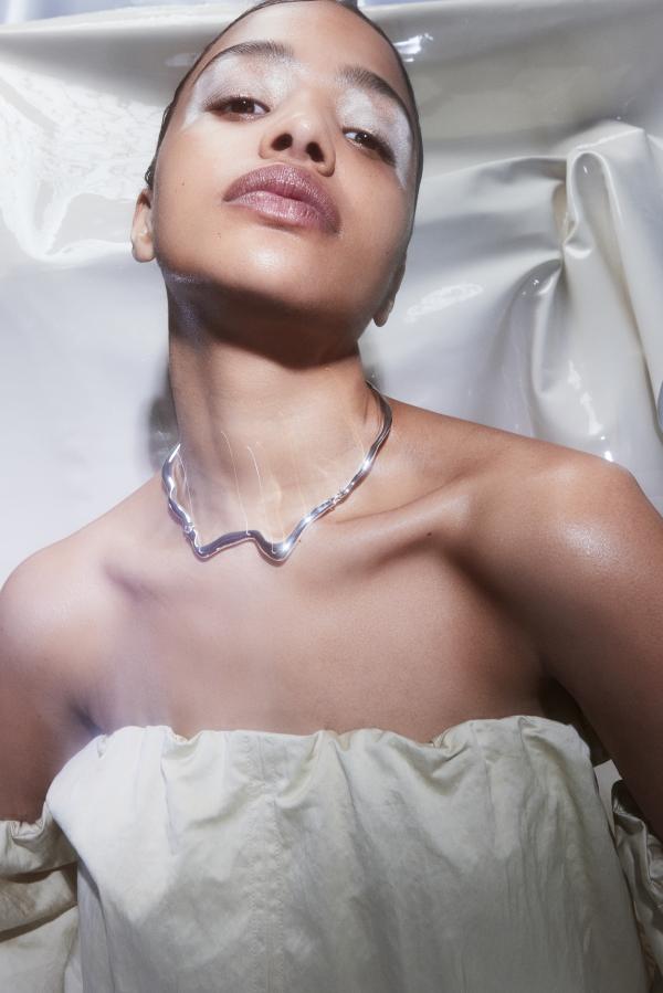 Adelaida Cue Baer - Mirror - artistspool.com