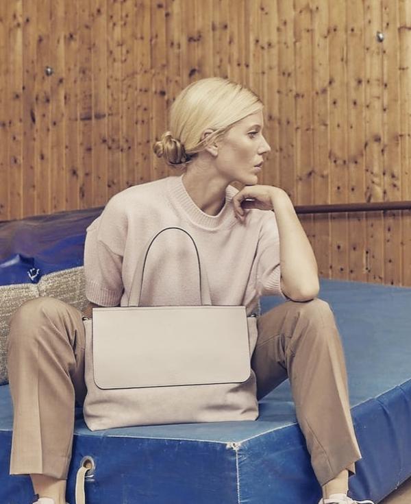 Anna Ploch (MUC) - Meggyk - artistspool.com