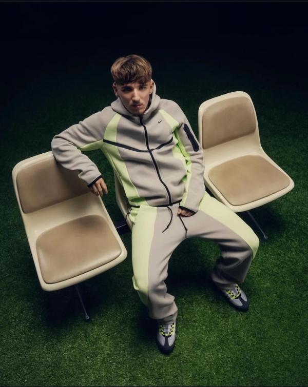 Anna Ploch (MUC) - Nike Lennart Karl - artistspool.com