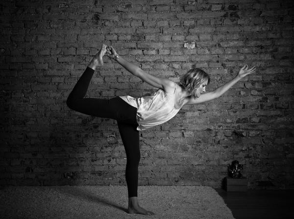 Bee Birgit Steger - Yoga Book - artistspool.com
