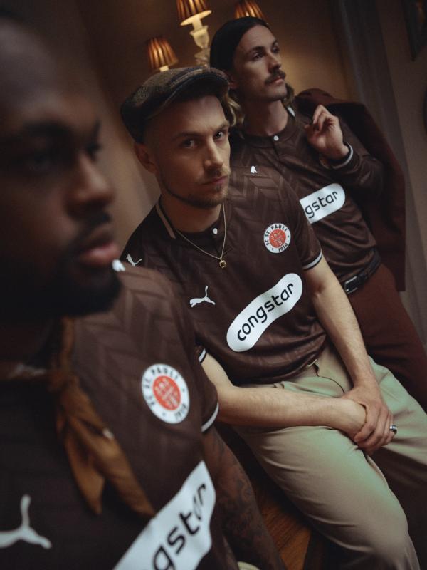 Rike Schlüter - St.Pauli Trikot 26/27 - artistspool.com