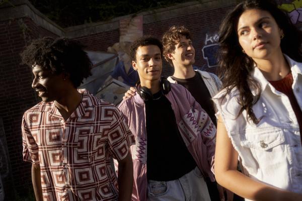 Julia Neubauer - Dockland - artistspool.com