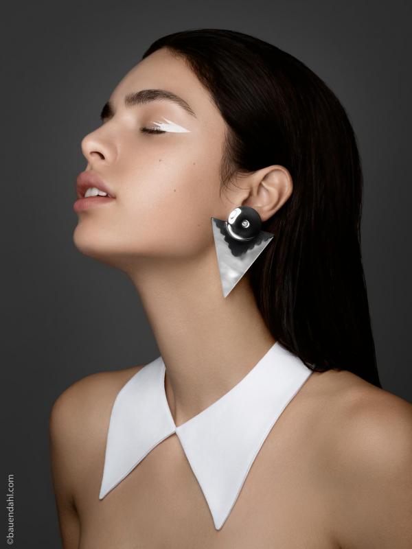 Susi Loos - collars - artistspool.com
