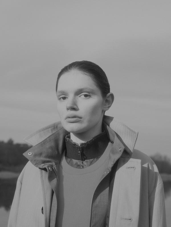 Nuria Gregori - Lila at the Lake - artistspool.com