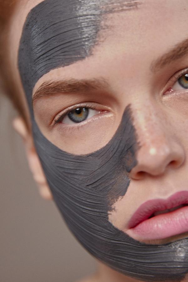 Josephine Winter - Skincare - artistspool.com