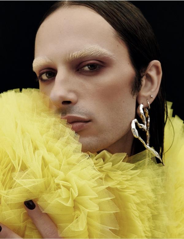 Adelaida Cue Baer - Tush - artistspool.com