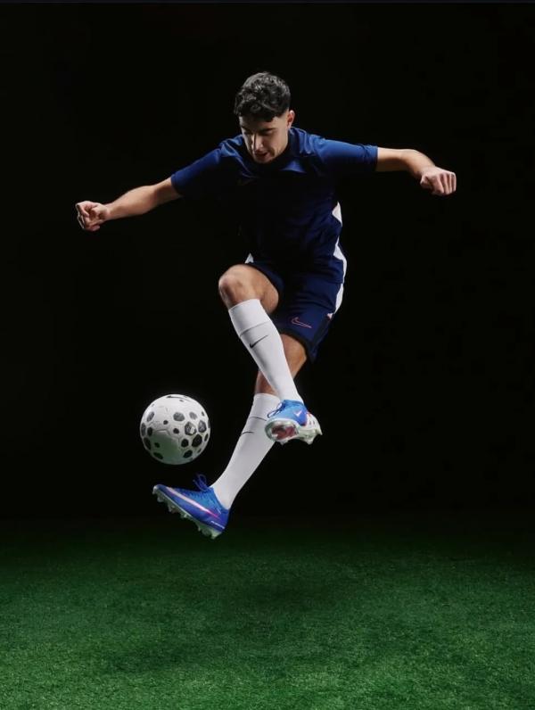 Anna Ploch (MUC) - Nike Aleksandar Pavlovic - artistspool.com