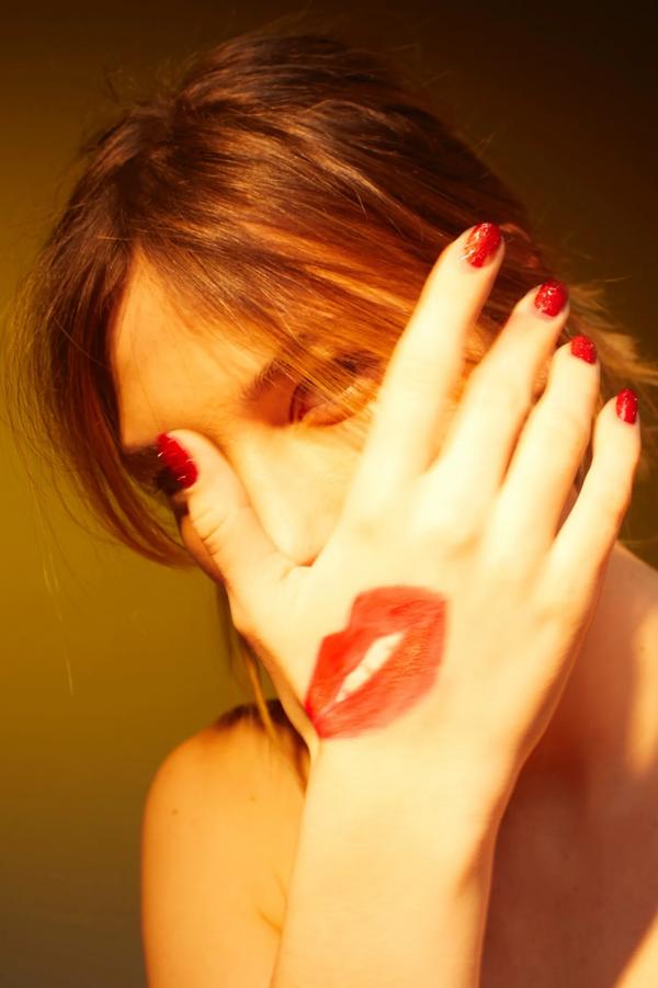 Anna Ploch (MUC) - red line - artistspool.com