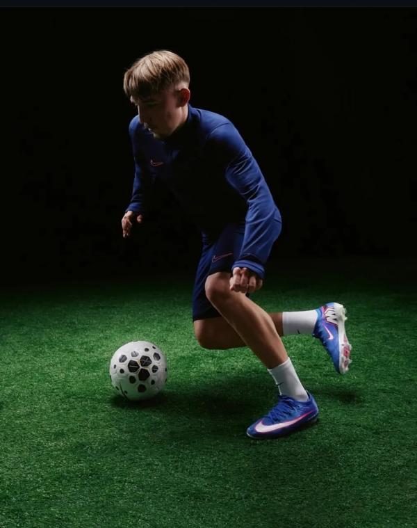 Anna Ploch (MUC) - Nike Lennart Karl - artistspool.com