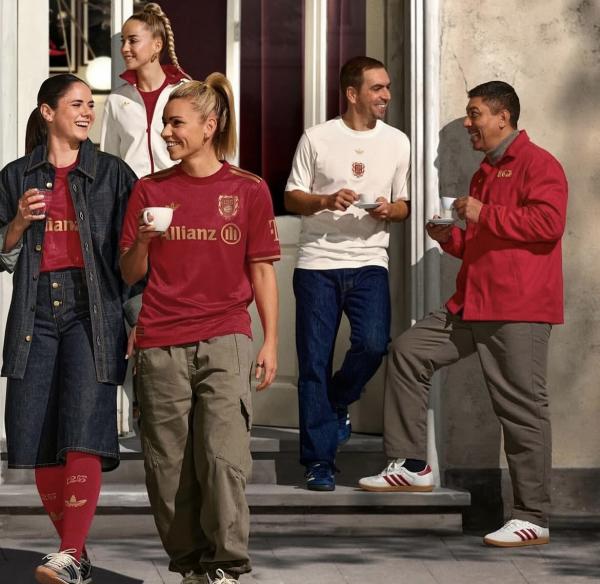 Anna Ploch (MUC) - FC Bayern125 Jahre - artistspool.com